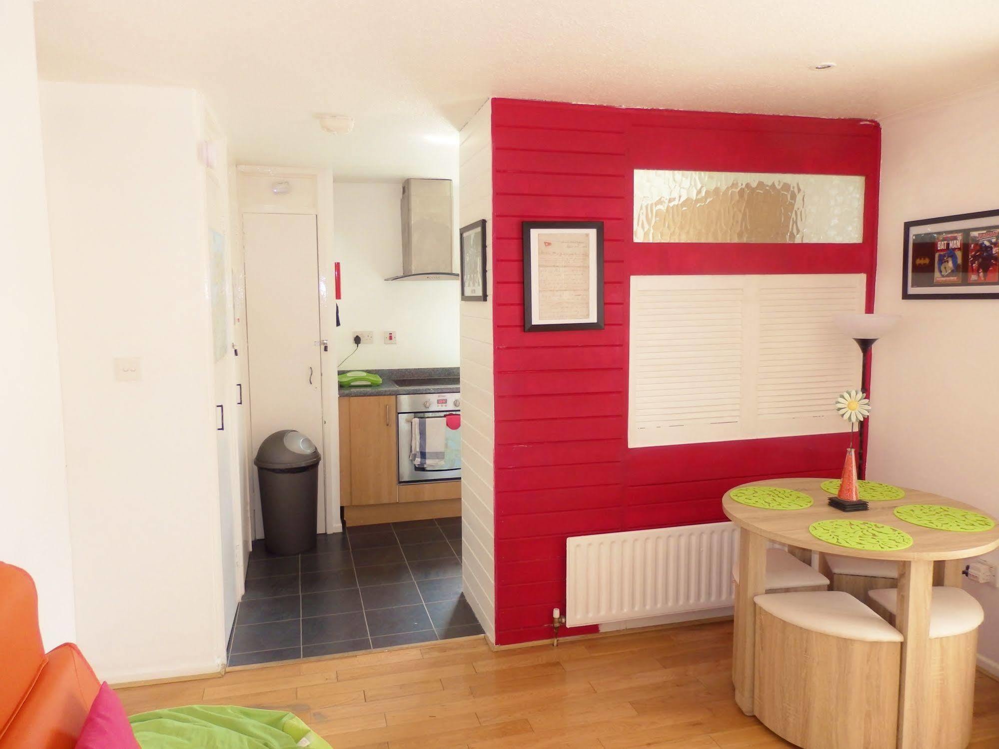 Very Central Location- Free Parking - 2 Bedrooms Belfast Exterior photo