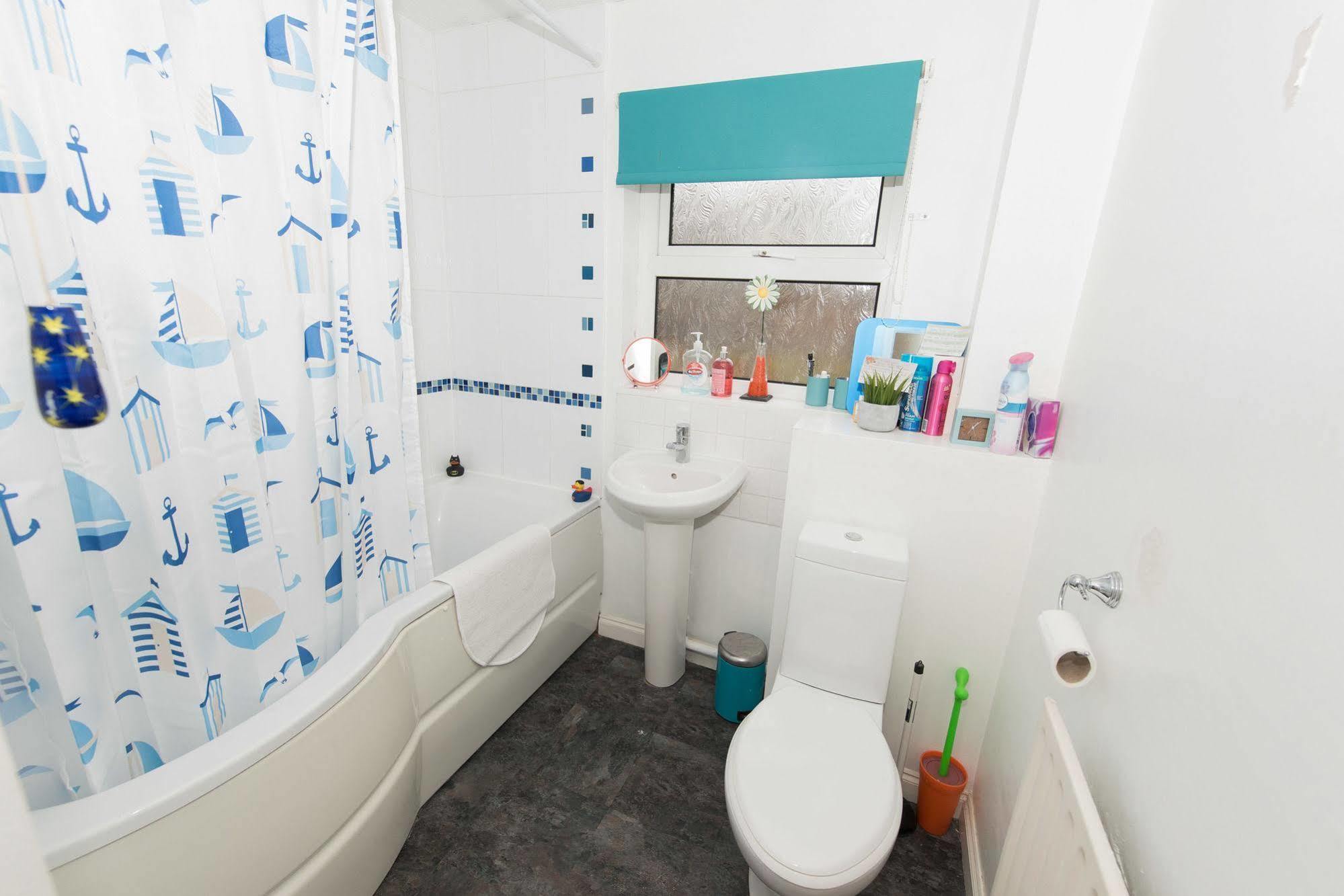 Very Central Location- Free Parking - 2 Bedrooms Belfast Exterior photo